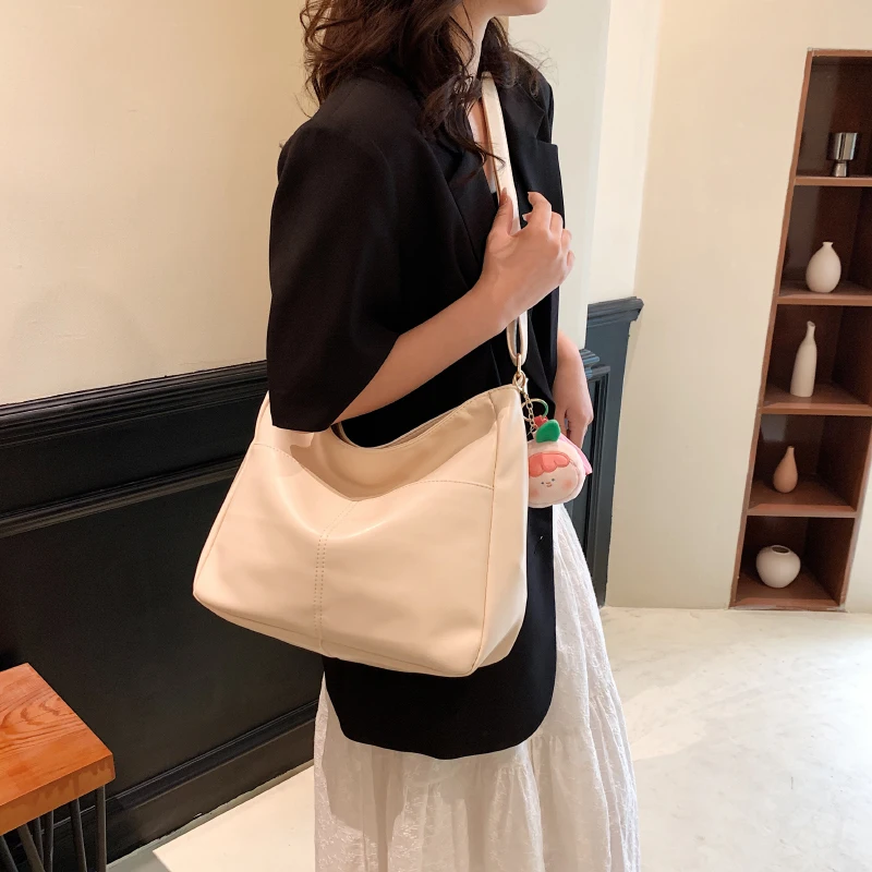 New Trend Ladies Fashion Large Capacity Commuter Single Shoulder Crossbody Bag Casual Simple Female Pure Color Hundred Tote Bags
New Trend Ladies Fashion Large Capacity Commuter Single Shoulder Crossbody Bag Casual Simple Female Pure Color Hundred Tote Bags
