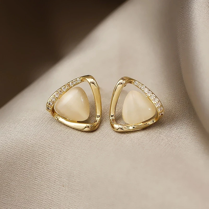 Boucles d'oreilles en opale géométrique triangulaire pour femmes, mode coréenne, déclaration en cristal simple, cadeaux de bijoux de fête de mariage, 2024 1