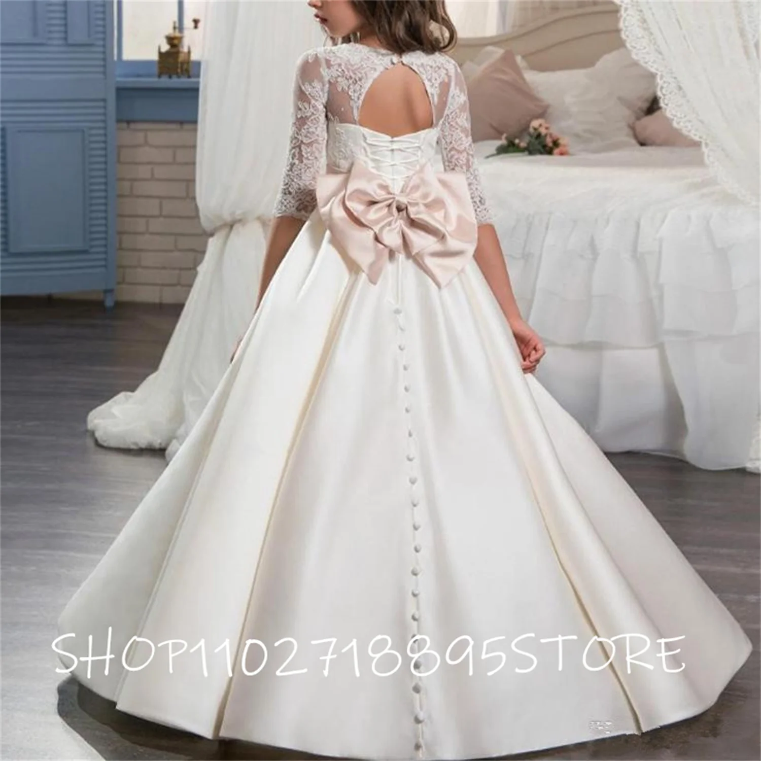 Flower Girls Dress With Bow Elegant First Holy Communion Gowns Jewel Neck Lace Open Back Satin Pageant Dress for Girls
Flower Girls Dress With Bow Elegant First Holy Communion Gowns Jewel Neck Lace Open Back Satin Pageant Dress for Girls