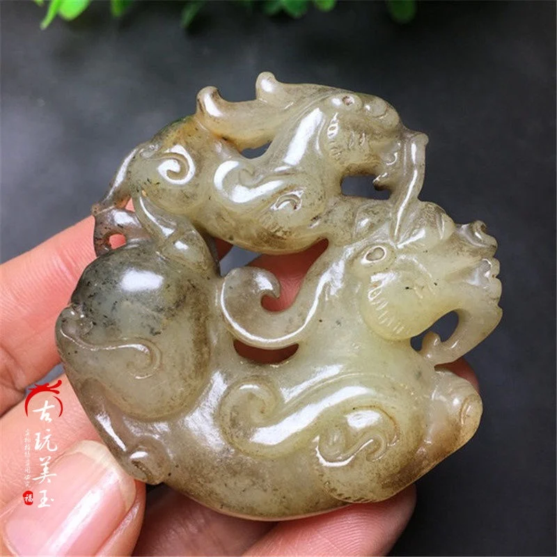 

Han Dynasty play bi, Xiuyu, old, high jade, Dong Pixiu Natural stone carving old goods pendant
