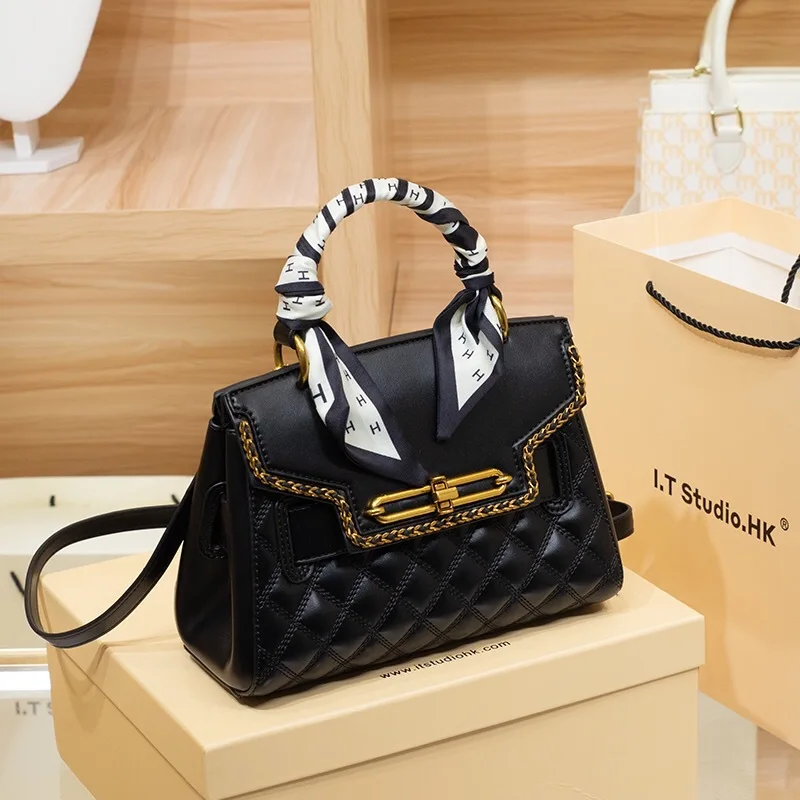 New niche design luxury small fragrant style Lingge women's handbag, women's temperament versatile single shoulder crossbody bag
New niche design luxury small fragrant style Lingge women's handbag, women's temperament versatile single shoulder crossbody bag