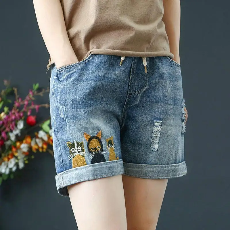 New Summer Denim Shorts Women Cute Sweet Embroidery Cat Ripped Pocket Elastic Waist Casual Bleached Washed Jeans Shorts 2023
New Summer Denim Shorts Women Cute Sweet Embroidery Cat Ripped Pocket Elastic Waist Casual Bleached Washed Jeans Shorts 2023