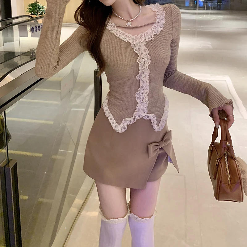 Autumn New Fashion Gentle Wind Solid Color Lace Top Long Sleeve Slim Bottoming T-shirt Korean Style Sexy Tops for Female
Autumn New Fashion Gentle Wind Solid Color Lace Top Long Sleeve Slim Bottoming T-shirt Korean Style Sexy Tops for Female