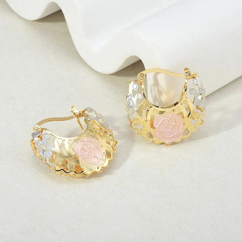 European and American Color Matching With Gold Contrasting Earrings, Hollow Rose Shaped Earrings, Non Fading Women's Earrings 
European and American Color Matching With Gold Contrasting Earrings, Hollow Rose Shaped Earrings, Non Fading Women's Earrings
