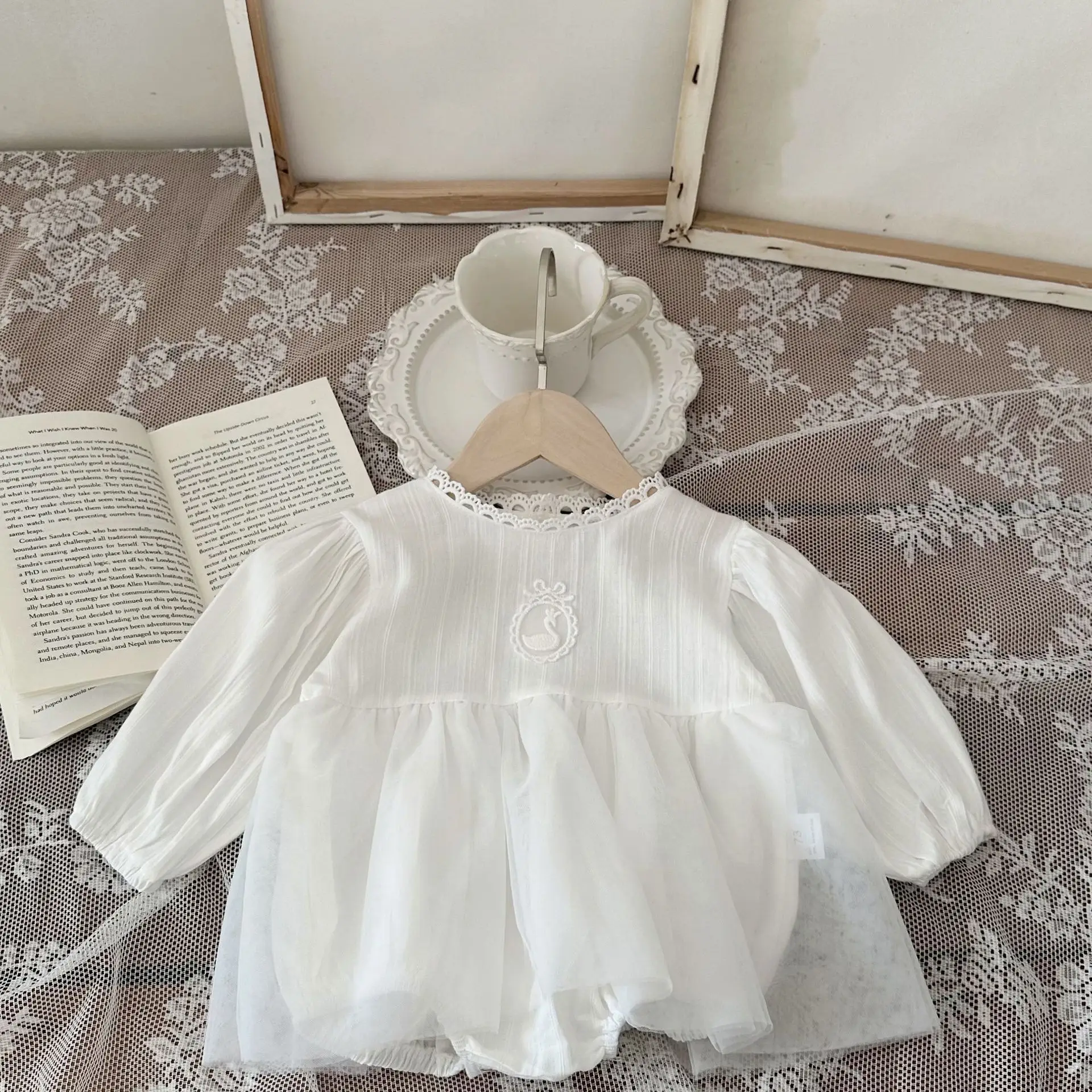 Одежда для новорожденных 2024 весна-осень детский комбинезон принцессы юбка с кружевным воротником платье с длинным рукавом
Одежда для новорожденных 2024 весна-осень детский комбинезон принцессы юбка с кружевным воротником платье с длинным рукавом