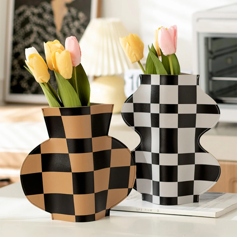 High-quality Checkerboard Vase Living Room New Style Flower Glass Hydroponic Bottle Ins Creative Flower Pot Home Decoration
High-quality Checkerboard Vase Living Room New Style Flower Glass Hydroponic Bottle Ins Creative Flower Pot Home Decoration