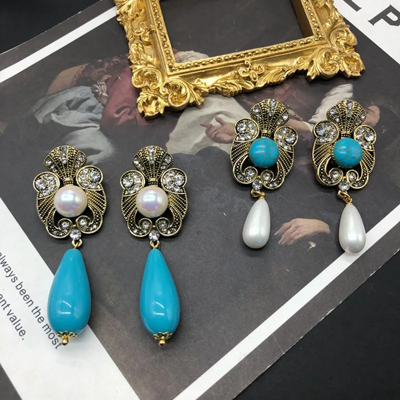 European and American retro antique carved patterns, horse colored scallops, blue water droplets, turquoise earrings
European and American retro antique carved patterns, horse colored scallops, blue water droplets, turquoise earrings