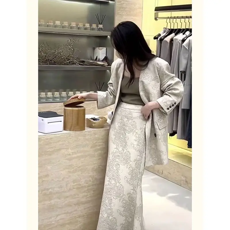 Women's Autumn Retro Small Fragrance Jacquard Suit Coat Half Skirt Two Piece Palace Style Gorgeous Print Suit Half Skirt Sets
Women's Autumn Retro Small Fragrance Jacquard Suit Coat Half Skirt Two Piece Palace Style Gorgeous Print Suit Half Skirt Sets