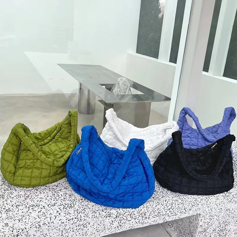 Large Capacity Crossbody Bag Designer Female Ruched Handbag Luxury Nylon Quilted Padded Casual Tote Shoulder Bags Big Purse
Large Capacity Crossbody Bag Designer Female Ruched Handbag Luxury Nylon Quilted Padded Casual Tote Shoulder Bags Big Purse