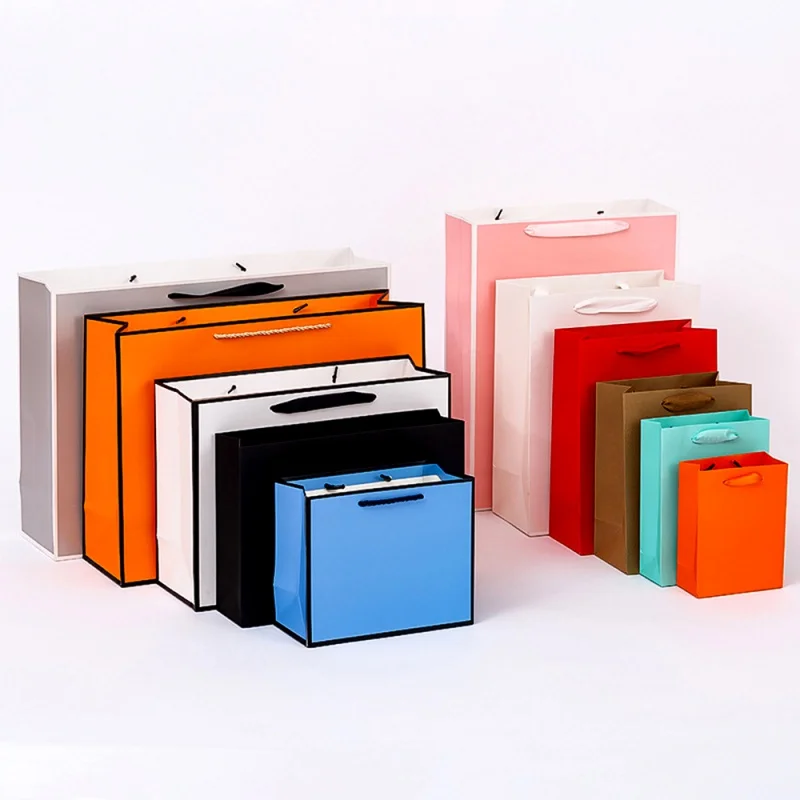 Spot wholesale custom kraft paper portable paper bag clothing packaging shopping bag black white red orange paper bag
Spot wholesale custom kraft paper portable paper bag clothing packaging shopping bag black white red orange paper bag