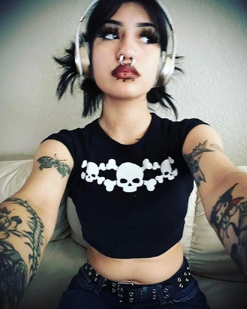 Emo Girl Crop Top Casual Y2k Clothes Gothic Skull Print Grunge Short Sleeve Tee 90s Vintage Punk Streetwear Slim Sexy Baby Tee
Emo Girl Crop Top Casual Y2k Clothes Gothic Skull Print Grunge Short Sleeve Tee 90s Vintage Punk Streetwear Slim Sexy Baby Tee