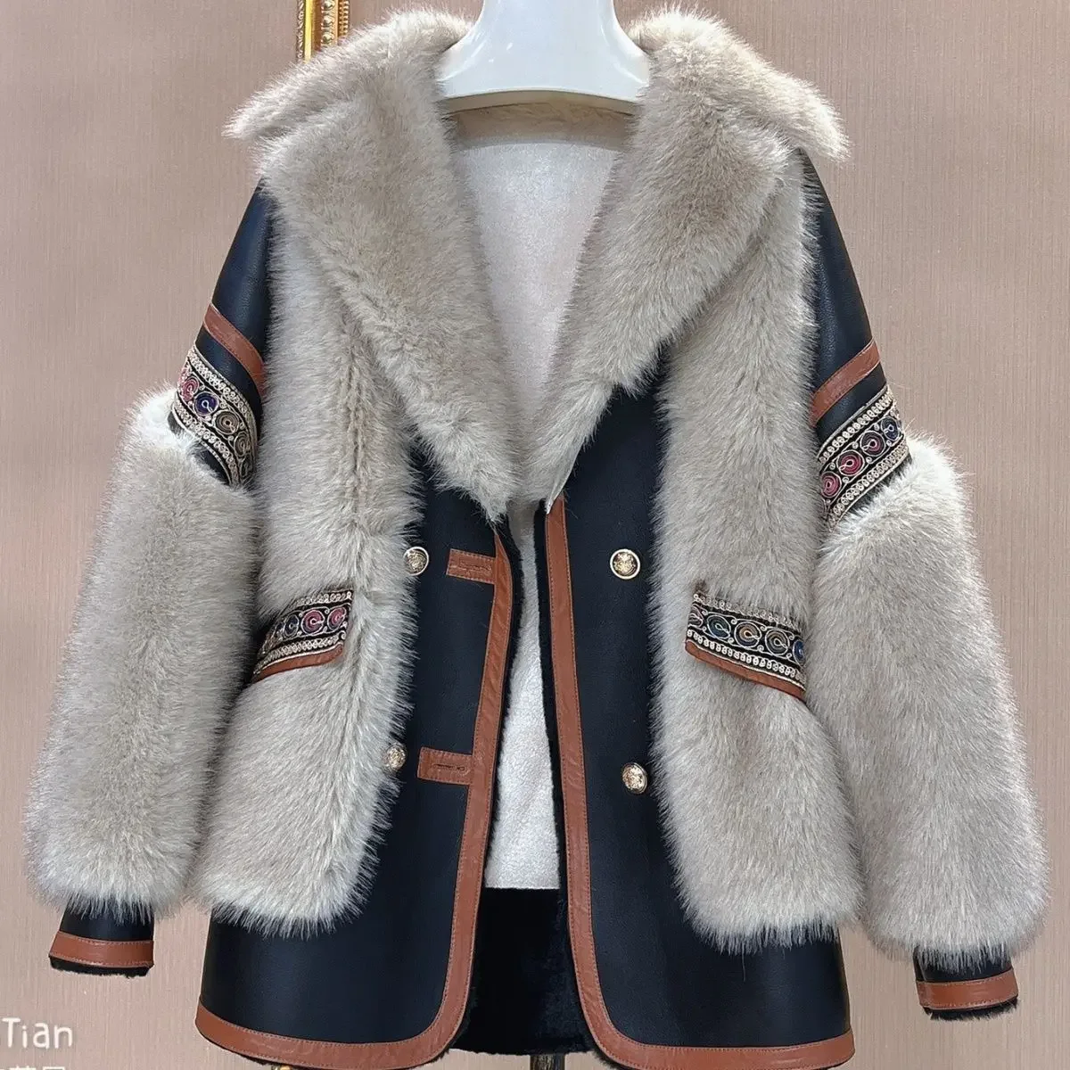 Autumn Winter Leather Jacket Women Faux Fur Coat Long Sleeve Vintage Streetwear Luxury Brand Thickened Fur Jackets Buttons New
Autumn Winter Leather Jacket Women Faux Fur Coat Long Sleeve Vintage Streetwear Luxury Brand Thickened Fur Jackets Buttons New