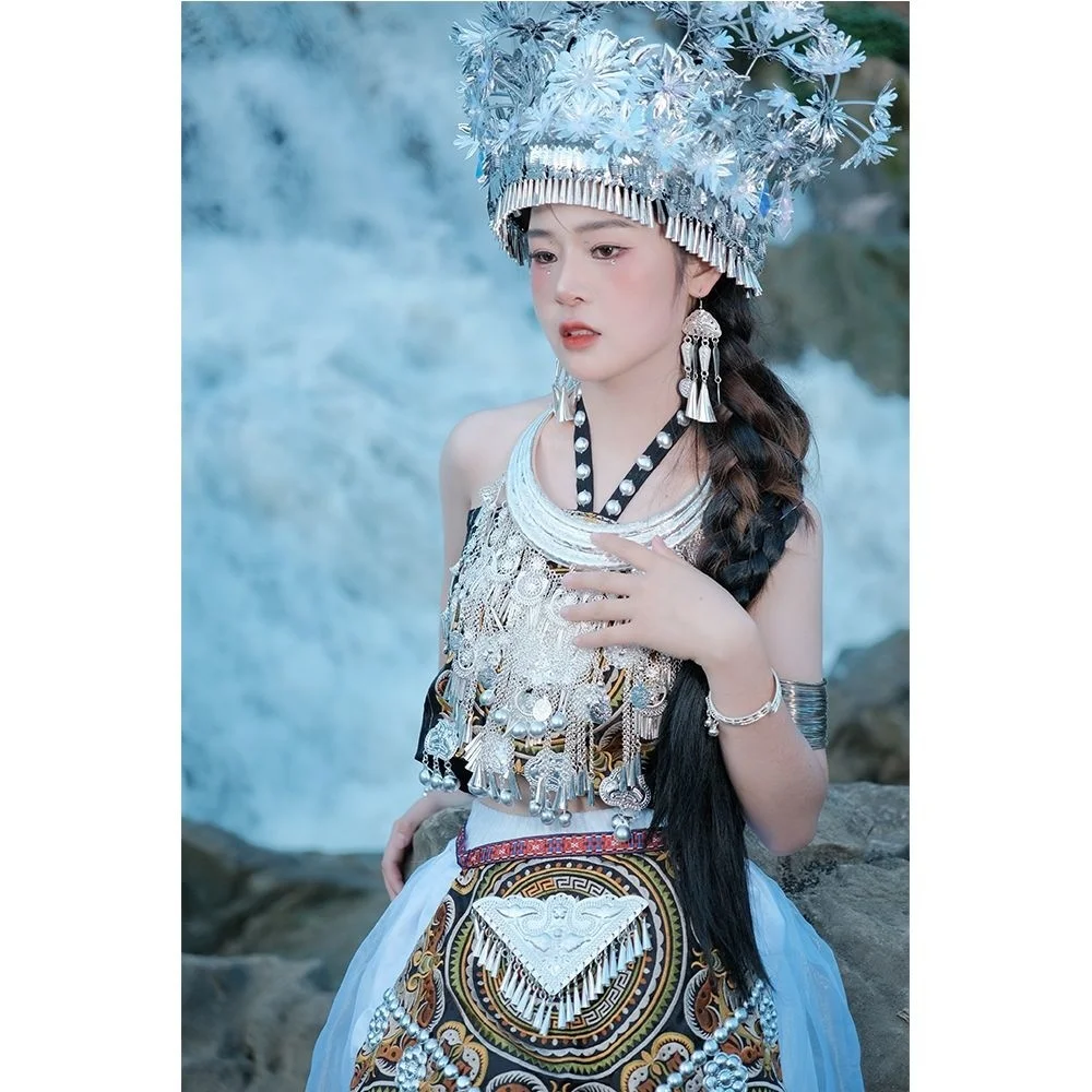 New white improved super immortal Miao clothing with ethnic minority embroidery pattern hanging neck style travel photo clothing
New white improved super immortal Miao clothing with ethnic minority embroidery pattern hanging neck style travel photo clothing