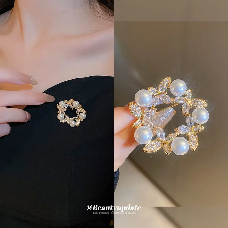 Shining Zircon Pearl Butterfly Brooch High-end Small Fragrance Exquisite Luxurious Elegant Temperament New Exquisite Brooch Pin
Shining Zircon Pearl Butterfly Brooch High-end Small Fragrance Exquisite Luxurious Elegant Temperament New Exquisite Brooch Pin