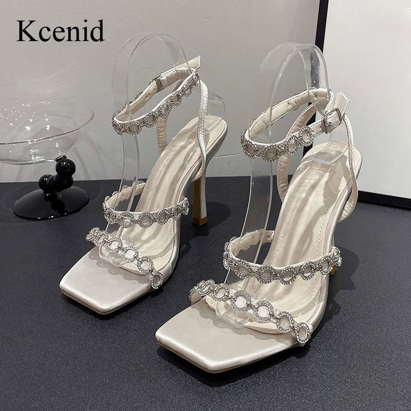 

Женские босоножки на высоком каблуке Kcenid, летние модные босоножки с ремешком на щиколотке и кристаллами и цепочкой, свадебная обувь, Фетиш-обувь с квадратным носком для улицы, 2023