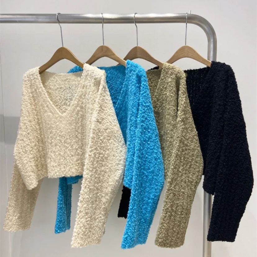 2023 Autumn New Sweatshirt Casual T-shirt Loose V-neck Sweater Top Female Pullover Jackets Women Clothing Coats
2023 Autumn New Sweatshirt Casual T-shirt Loose V-neck Sweater Top Female Pullover Jackets Women Clothing Coats