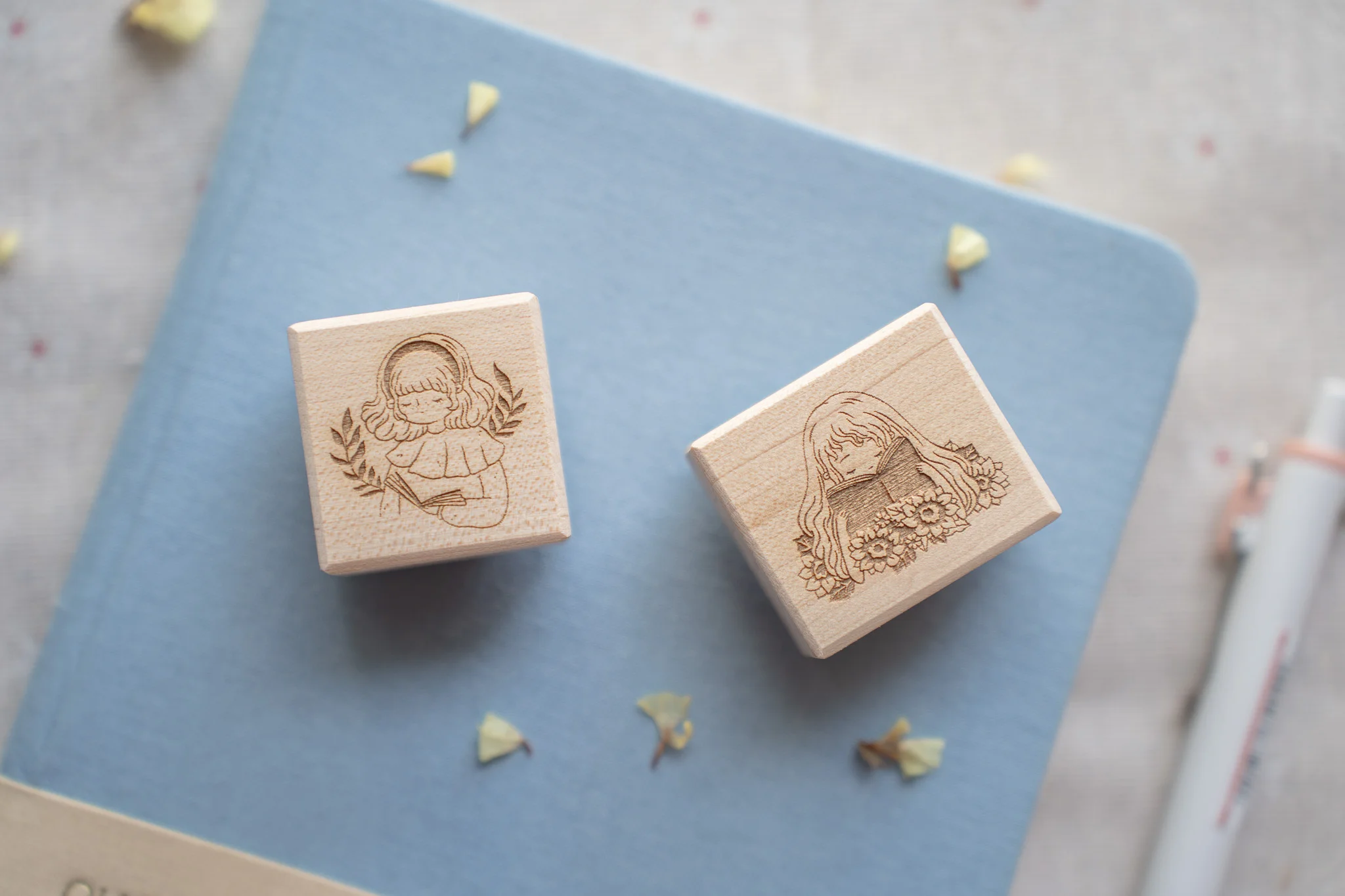 Sholittlehappines винтажное чтение в подсолнухе маленькая книжная червь девочка резиновый штамп для DIY скрапбукинга изготовления открыток
Sholittlehappines винтажное чтение в подсолнухе маленькая книжная червь девочка резиновый штамп для DIY скрапбукинга изготовления открыток