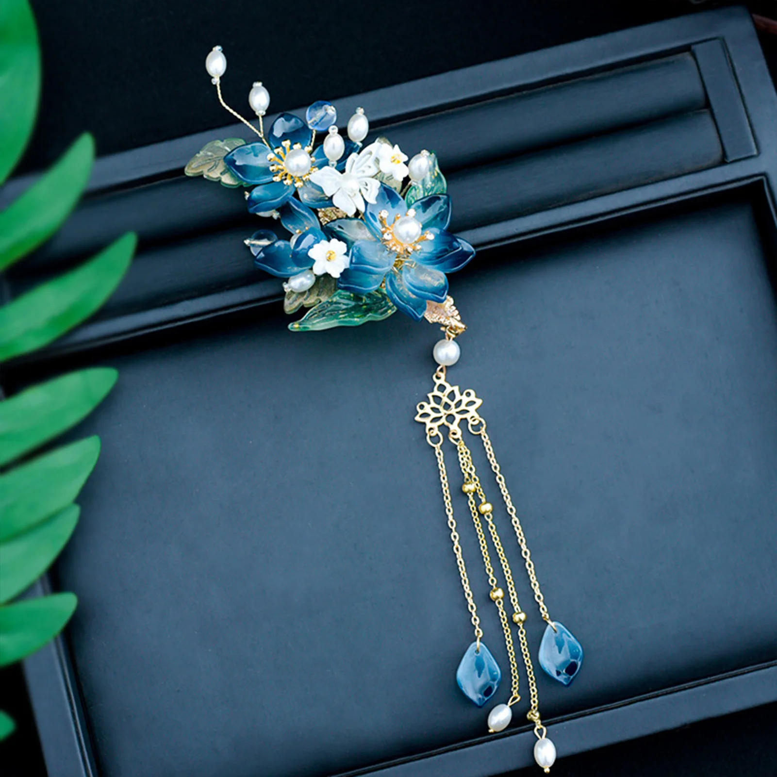 Chinese Style Coloured Glaze Hairpins Stable Grip Flowers Headpiece with Tassels for Thick Curly Hair Styling Decorative
Chinese Style Coloured Glaze Hairpins Stable Grip Flowers Headpiece with Tassels for Thick Curly Hair Styling Decorative