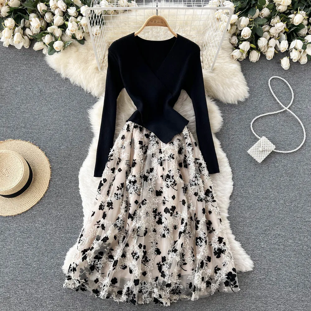Autumn High-end Niche Design Contrast Color Stitching Long-sleeved Knitted Waist Slimming Mesh Long Skirt Women
Autumn High-end Niche Design Contrast Color Stitching Long-sleeved Knitted Waist Slimming Mesh Long Skirt Women