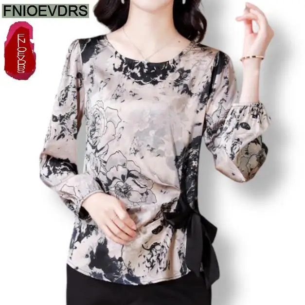 Блузка женская с баской, длинным рукавом и галстуком-бабочкой
Блузка женская с баской, длинным рукавом и галстуком-бабочкой