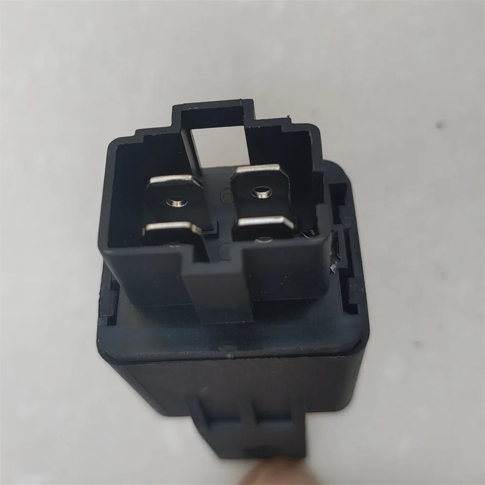 Cab Heater Air Conditioner Relay 15A For Sinotruk Howo TX T7H SITRAK C7H T5G G7 Heating Wiring Harness
Cab Heater Air Conditioner Relay 15A For Sinotruk Howo TX T7H SITRAK C7H T5G G7 Heating Wiring Harness