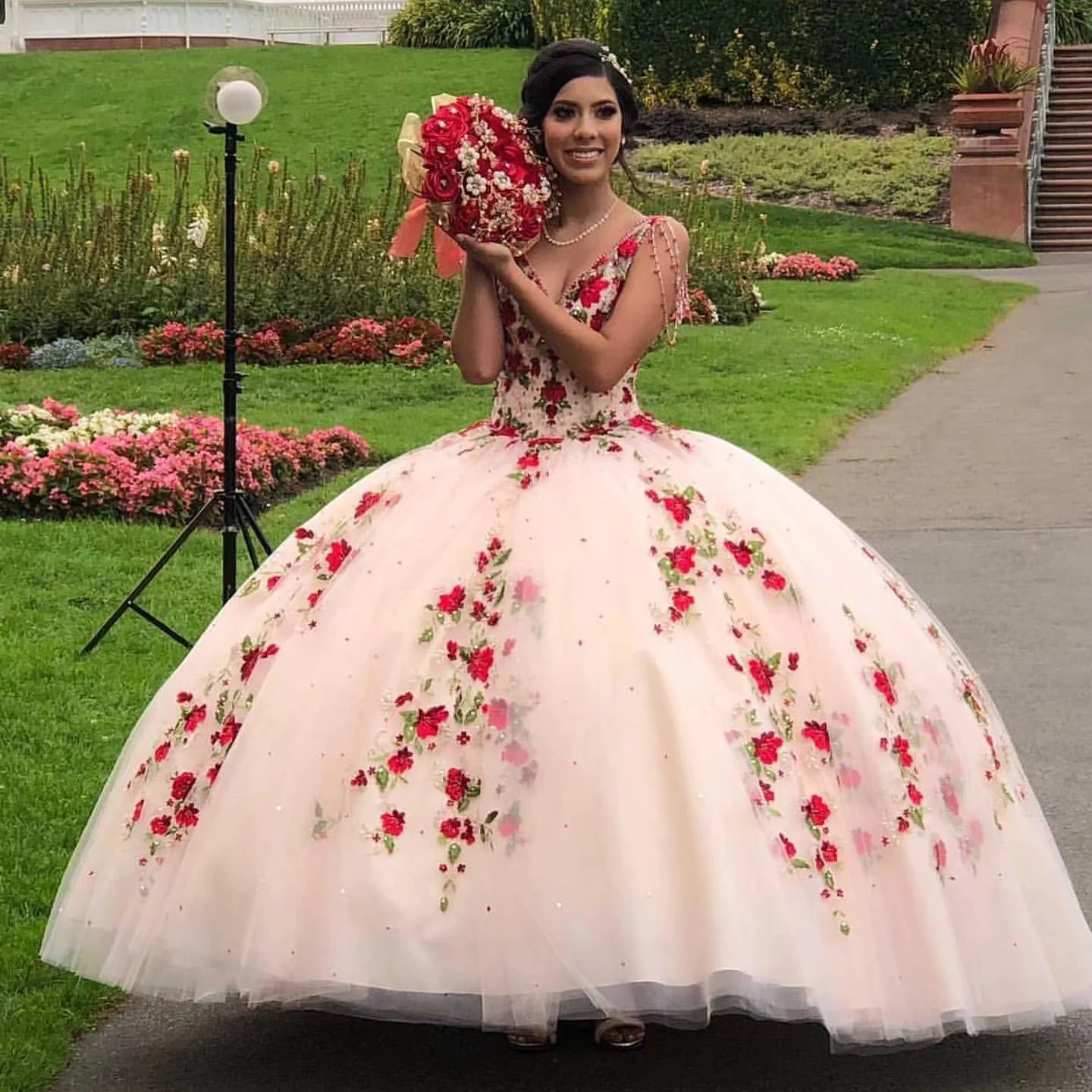 Luxury Sweet Quinceanera Dresses Ball Gown 16 Girl Appliques Birthday Party Prom Dress Vestidos De 15 Años
Luxury Sweet Quinceanera Dresses Ball Gown 16 Girl Appliques Birthday Party Prom Dress Vestidos De 15 Años