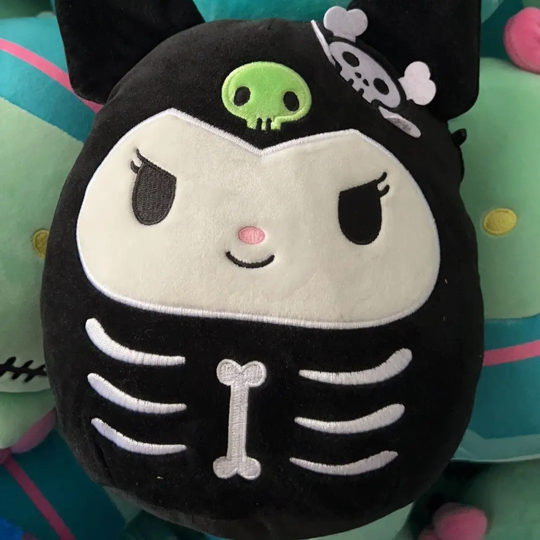 35 см мультфильм Sanrios Hellokitty Kuromi Хэллоуин серия плюшевые куклы игрушки кавайные мягкие конфеты серия плюшевые подушки праздничные подарки
35 см мультфильм Sanrios Hellokitty Kuromi Хэллоуин серия плюшевые куклы игрушки кавайные мягкие конфеты серия плюшевые подушки праздничные подарки