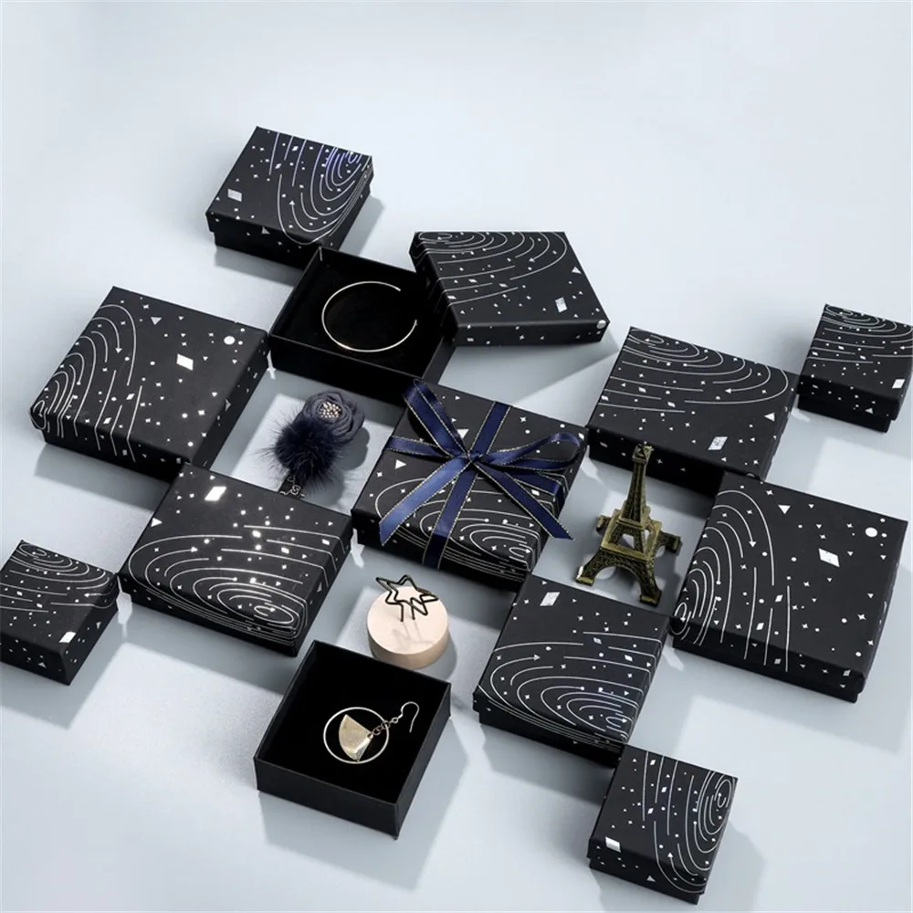 1PC Starry Sky Pattern Paper Jewelry Box Cardboard Pendant Gift Bag Necklace Bracelet Earring Ring Display Packaging Storage Box
1PC Starry Sky Pattern Paper Jewelry Box Cardboard Pendant Gift Bag Necklace Bracelet Earring Ring Display Packaging Storage Box