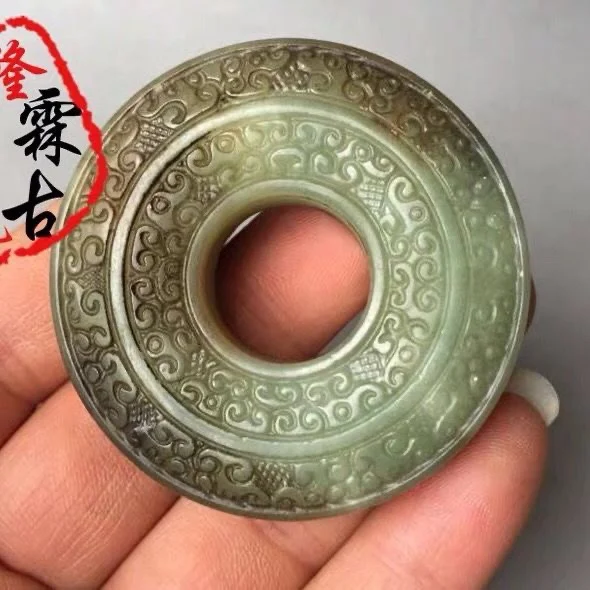 

Old Xiuyu in Ming Dynasties played Dong Natural stone carving Lucky Xiuyu Old Jade Embroidery Ping An Buckle Pendant