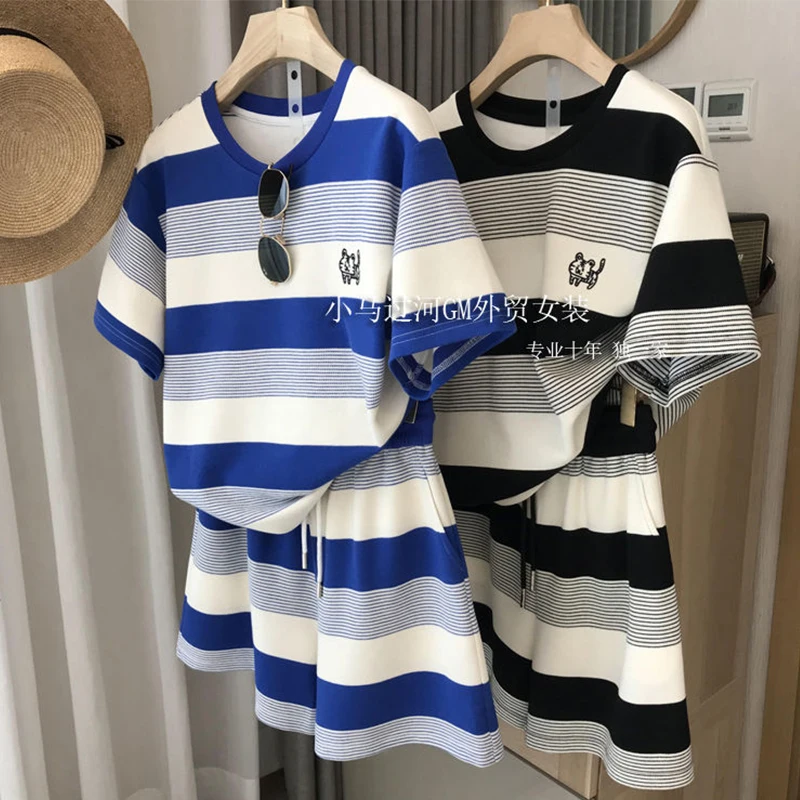 Brand Elegant Short Suit Two Piece Striped Set For Women O-neck Shirt and Elastic Waist Short Baggy Outfits Summer 2023
Brand Elegant Short Suit Two Piece Striped Set For Women O-neck Shirt and Elastic Waist Short Baggy Outfits Summer 2023