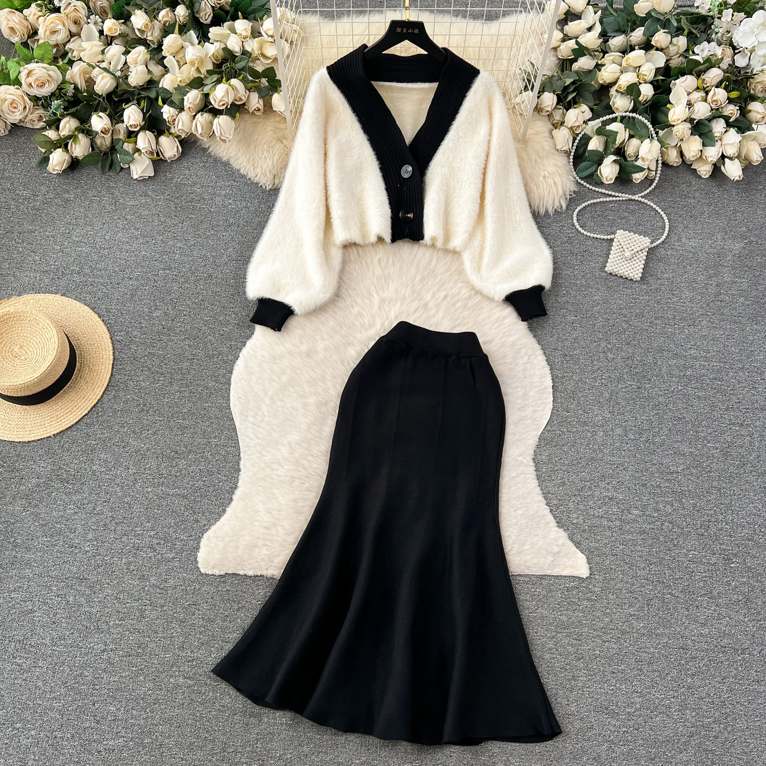 Women Two Pieces Sets V Neck Long Sleeve Knit Cardigan with High Waist Trumpet Skirt Spring Autumn Sets
Women Two Pieces Sets V Neck Long Sleeve Knit Cardigan with High Waist Trumpet Skirt Spring Autumn Sets