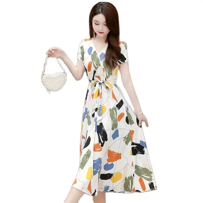 High-end Fashion Print Dress 2023 Summer New Over-the-knee Long Skirt Slim Western-style Mother V-neck Short-sleeved Skirt Tide
High-end Fashion Print Dress 2023 Summer New Over-the-knee Long Skirt Slim Western-style Mother V-neck Short-sleeved Skirt Tide