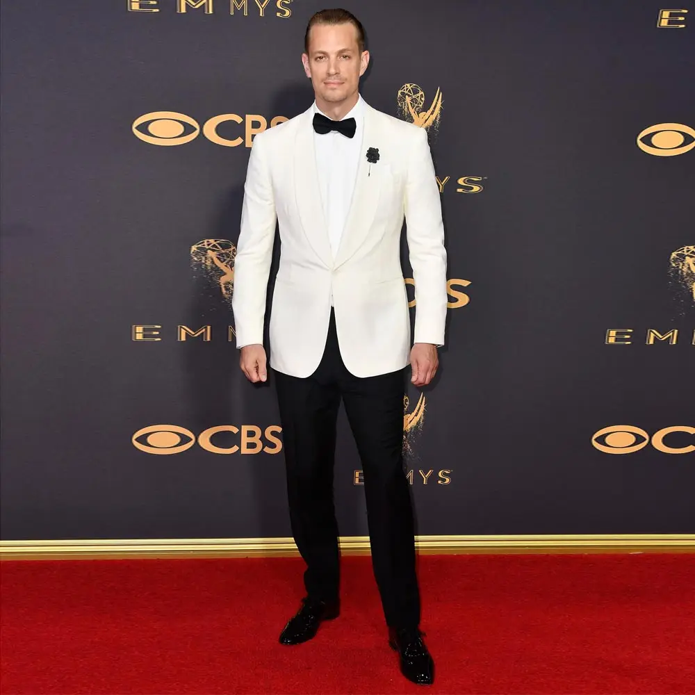 Мужской костюм знаменитости цвета слоновой кости, комплект из блейзера на одной пуговице для свадьбы, смокинг с отложным воротником, 2 предмета, жакет и брюки, приталенная одежда для жениха
Мужской костюм знаменитости цвета слоновой кости, комплект из блейзера на одной пуговице для свадьбы, смокинг с отложным воротником, 2 предмета, жакет и брюки, приталенная одежда для жениха