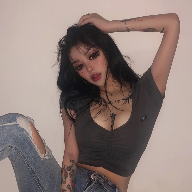 Women Crop Top Deep V Neck T-shirt Slim Fit Short Grey Pleated T-shirt Summer Short Sleeve Navel Revealing Thin Women's Top 
Women Crop Top Deep V Neck T-shirt Slim Fit Short Grey Pleated T-shirt Summer Short Sleeve Navel Revealing Thin Women's Top