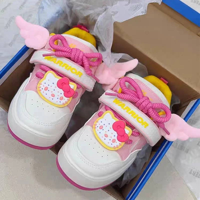 Разноцветные ботинки Sanrioed с рисунком Hello Kitty, повседневные Нескользящие ботинки с мультяшным рисунком в виде крыльев сердца для девушек, амортизирующие бархатные ботинки
Разноцветные ботинки Sanrioed с рисунком Hello Kitty, повседневные Нескользящие ботинки с мультяшным рисунком в виде крыльев сердца для девушек, амортизирующие бархатные ботинки
