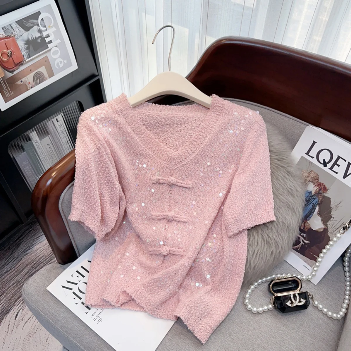 

2024 Women's New Chinese Style Sequined Short-Sleeved Sweater with Buckle Summer Fashion Design V-neck Short Sweater
