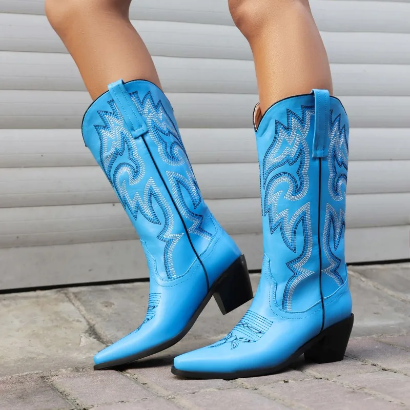 2023 new autumn winter Women knee-high boots plus size 22-28CM embroider microfiber modern boots pointed toe western boots
2023 new autumn winter Women knee-high boots plus size 22-28CM embroider microfiber modern boots pointed toe western boots