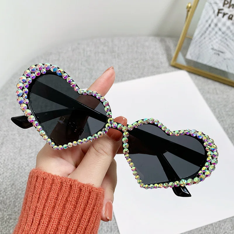 

New Fashion Peach Heart Diamond Sunglasses Women Cute Cat Eye Heart Sunglasses Hand Drilled Glasses girls UV400