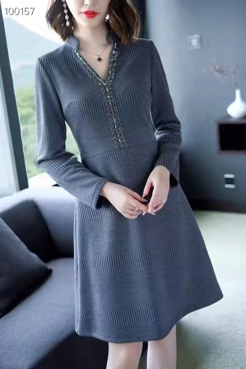 4xl 3xl 2xl Knitted Dress 2022 Autumn Winter High Quality Long Sweater Dress Women V-Neck Beading Deco Long Sleeve Grey Dress
4xl 3xl 2xl Knitted Dress 2022 Autumn Winter High Quality Long Sweater Dress Women V-Neck Beading Deco Long Sleeve Grey Dress