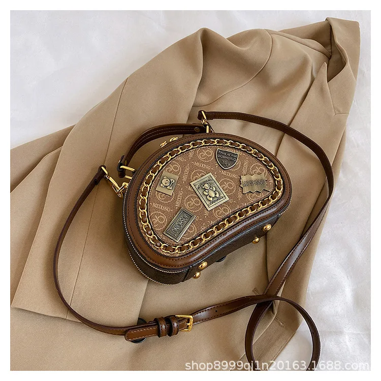 Small Design Retro Emblem Scarf Handheld Women's Bag 2023 New Fashion High Sense Heavy Duty Crossbody Small Square Bag
Small Design Retro Emblem Scarf Handheld Women's Bag 2023 New Fashion High Sense Heavy Duty Crossbody Small Square Bag