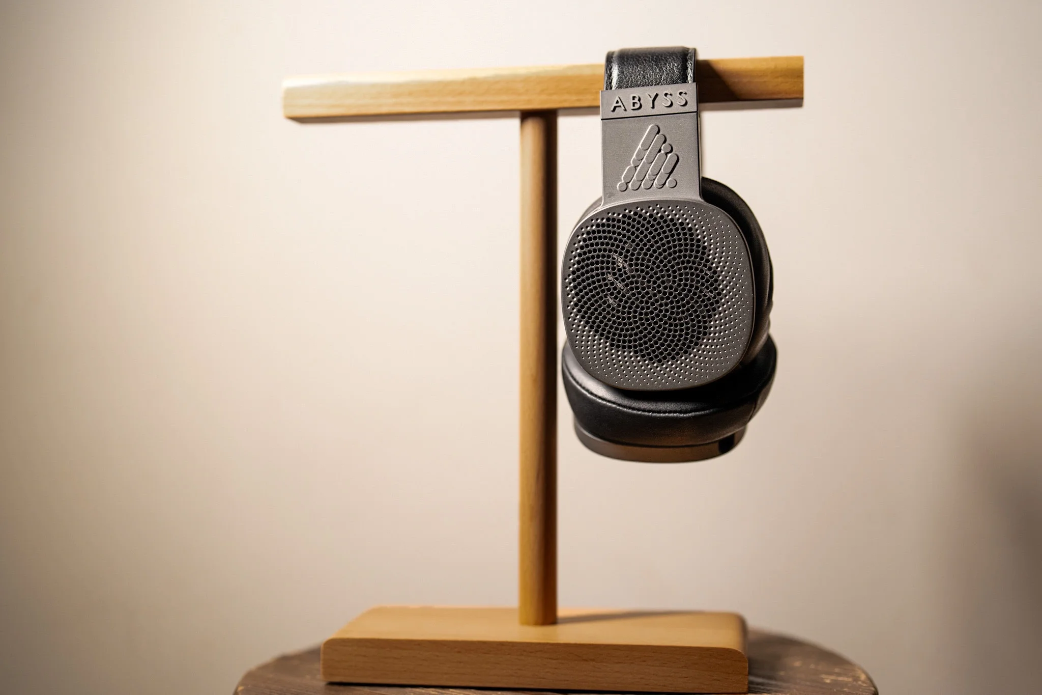 ABYSS Diana PHI ABYSS1266 Headworn HIFI Tablet Earphones with Heavy Bass
ABYSS Diana PHI ABYSS1266 Headworn HIFI Tablet Earphones with Heavy Bass
