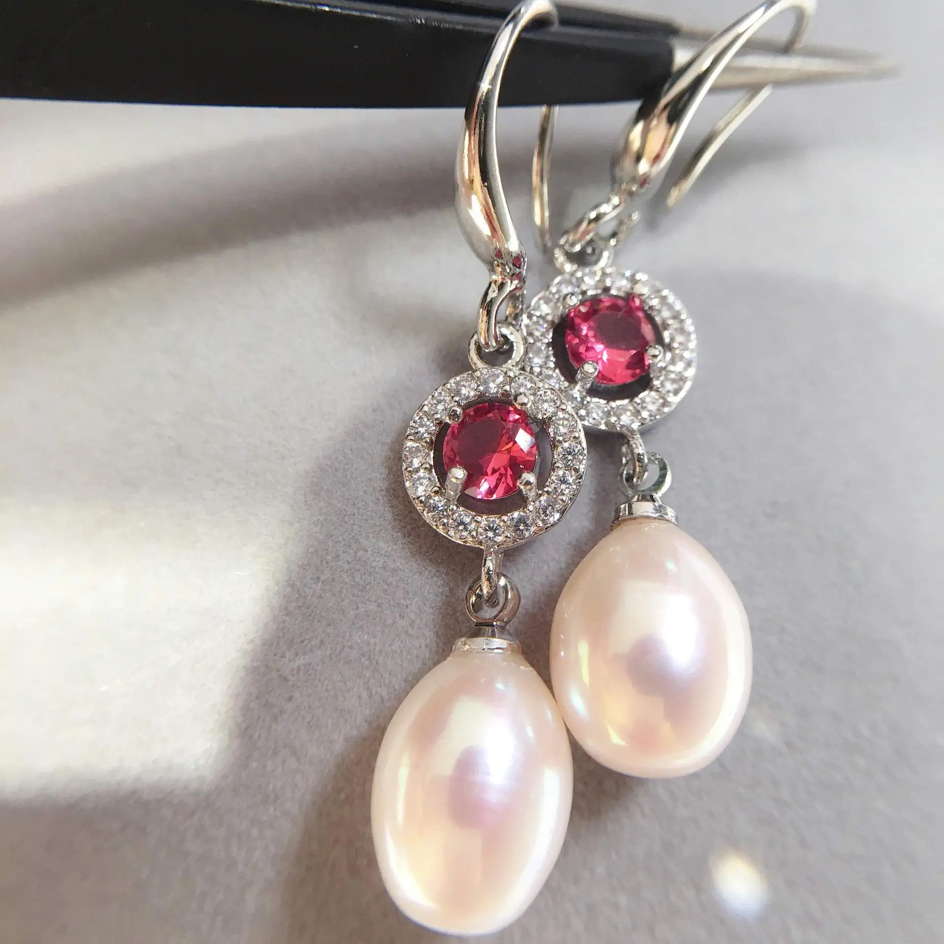 High quality Elegant Red Gemstone pearl Earrings Rhinestone ruby earrings 925 silver needle Party earrings
High quality Elegant Red Gemstone pearl Earrings Rhinestone ruby earrings 925 silver needle Party earrings