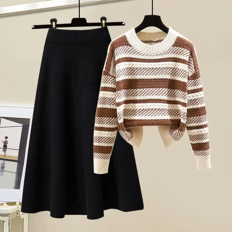 Autumn Winter New Fashion Age Reducing Contrast Stripe Long Sleeved Knitted Sweater Women's High Waist Half Skirt Two Piece Set
Autumn Winter New Fashion Age Reducing Contrast Stripe Long Sleeved Knitted Sweater Women's High Waist Half Skirt Two Piece Set