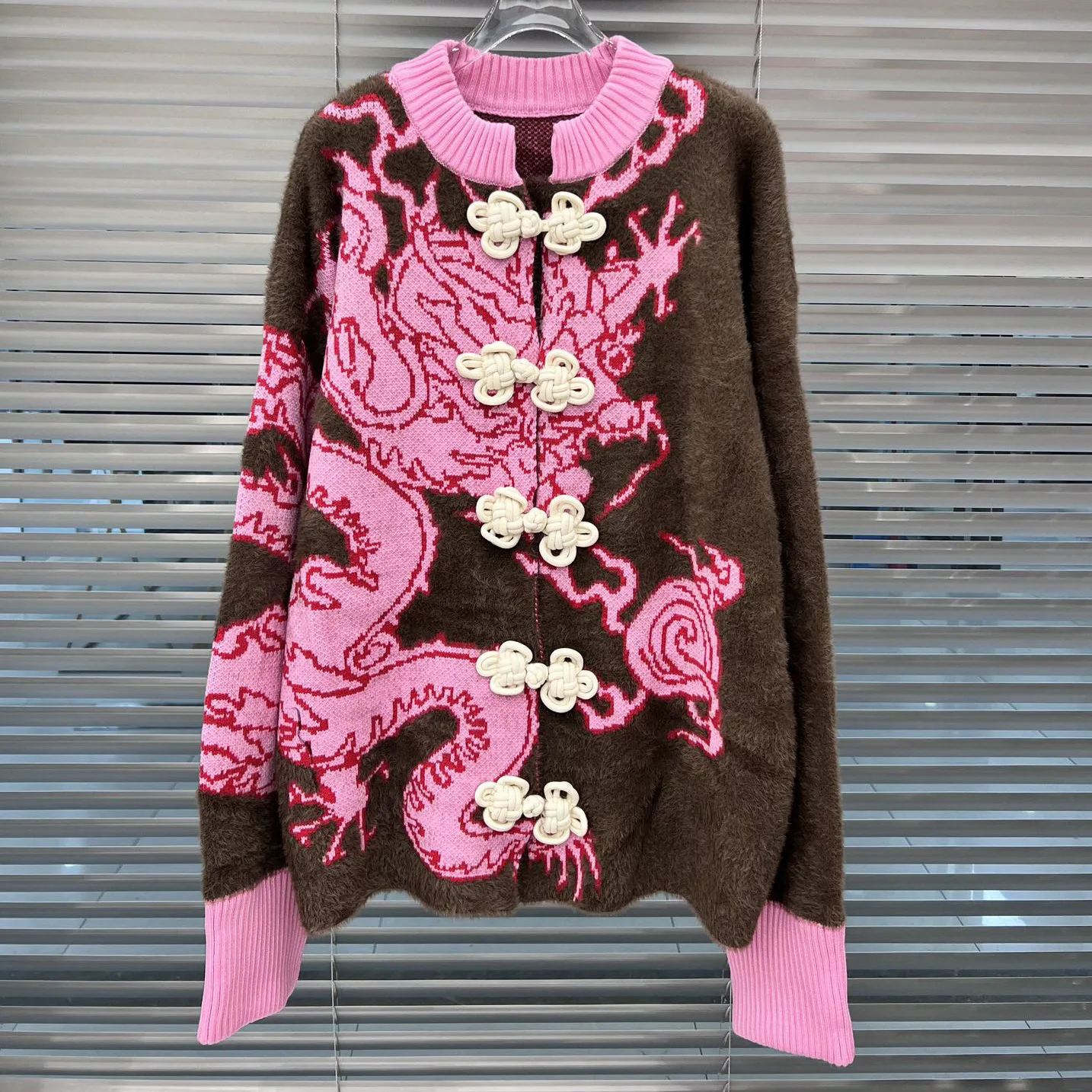 Spring Chinese Style Retro Cardigans Vintage Beautiful Dragon Jacquard Button Knitted Sweater Top jumper sweatshirt
Spring Chinese Style Retro Cardigans Vintage Beautiful Dragon Jacquard Button Knitted Sweater Top jumper sweatshirt