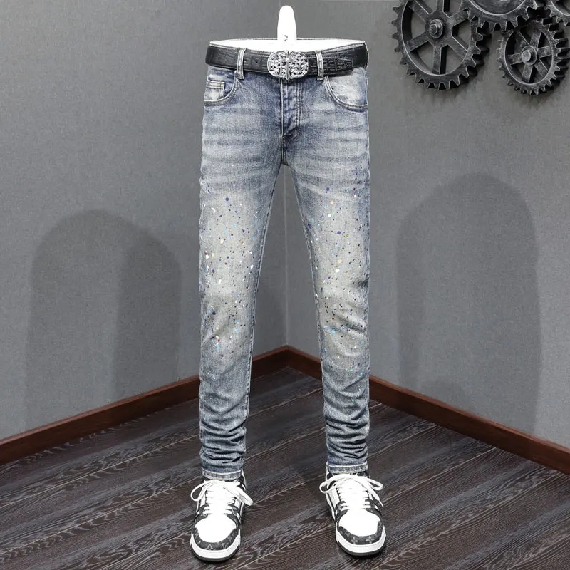 

Джинсы мужские Стрейчевые в стиле ретро, модные рваные джинсы скинни, синие дизайнерские Брендовые брюки с бисером и принтом в стиле хип-хоп