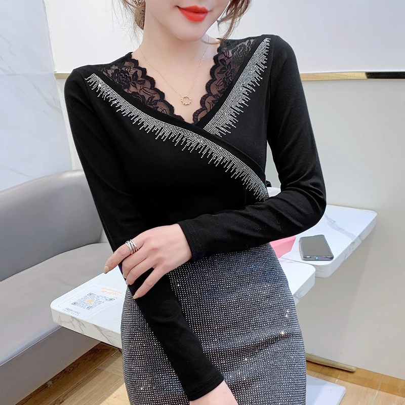 European Clothes Cotton T-Shirt Chic V-Neck Patchwork Lace Sexy Shiny Diamonds Women's Tops Long Sleeve Drill 2022 Tees 9029
European Clothes Cotton T-Shirt Chic V-Neck Patchwork Lace Sexy Shiny Diamonds Women's Tops Long Sleeve Drill 2022 Tees 9029