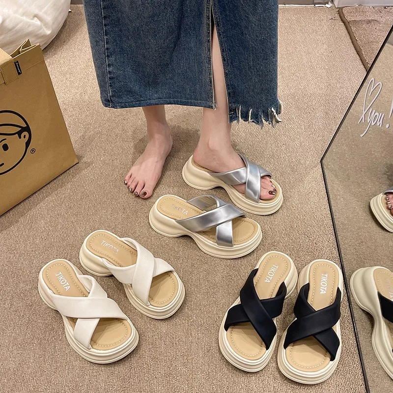 Shoes Low Slippers Casual Slides Platform Slipers Women Rubber Flip Flops Luxury 2024 Soft Hawaiian Rome Fabric PU Leisure Scand
Shoes Low Slippers Casual Slides Platform Slipers Women Rubber Flip Flops Luxury 2024 Soft Hawaiian Rome Fabric PU Leisure Scand