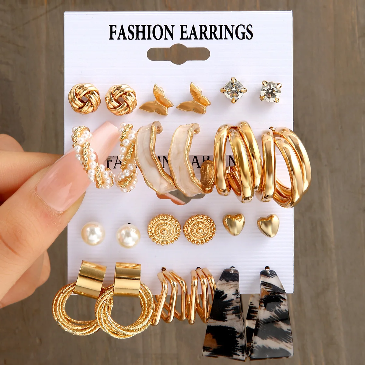 6Pairs French retro gold earring set women's New inlaid pearl earrings Temperament and simple eardrops Niche Premium Jewelry set
6Pairs French retro gold earring set women's New inlaid pearl earrings Temperament and simple eardrops Niche Premium Jewelry set