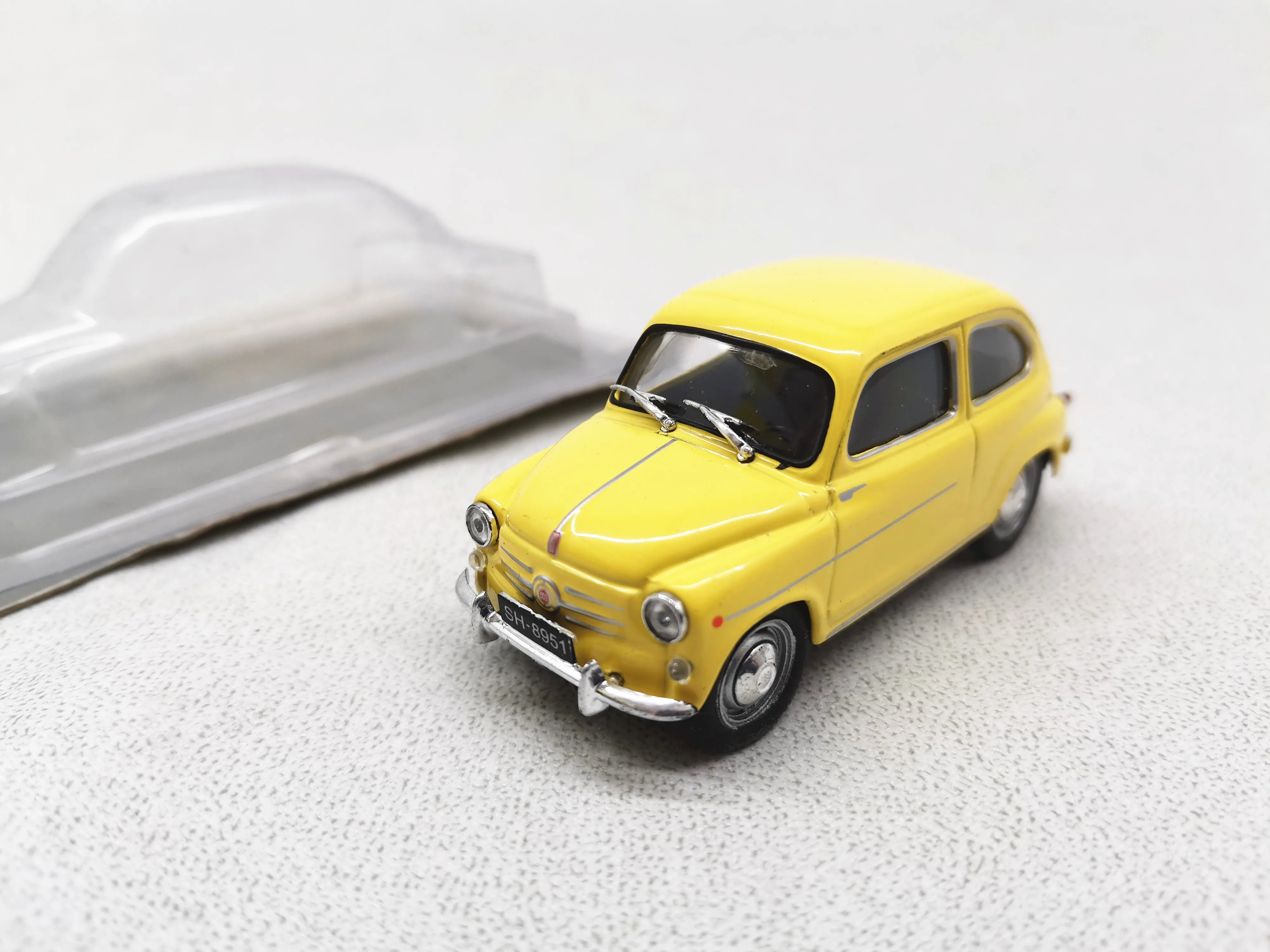 1:43 FIAT 600D 
1:43 FIAT 600D