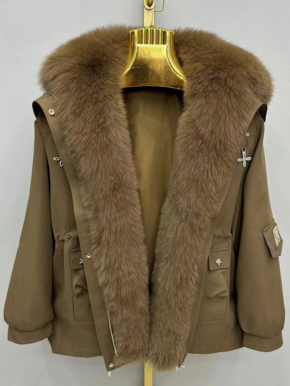 Korea New Winter Women Parkas Fox Fur Placket Casual Overcoat Thicken Warm Removable Rex Rabbit Liner Fur Wadded Jacket Coat
Korea New Winter Women Parkas Fox Fur Placket Casual Overcoat Thicken Warm Removable Rex Rabbit Liner Fur Wadded Jacket Coat